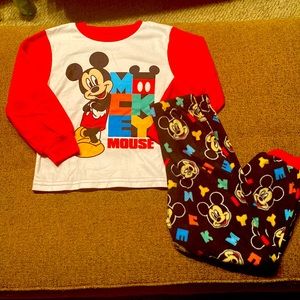NWT Boys size 5t, Disneys Mickey Mouse Toddler Boy Buds Pajama Set